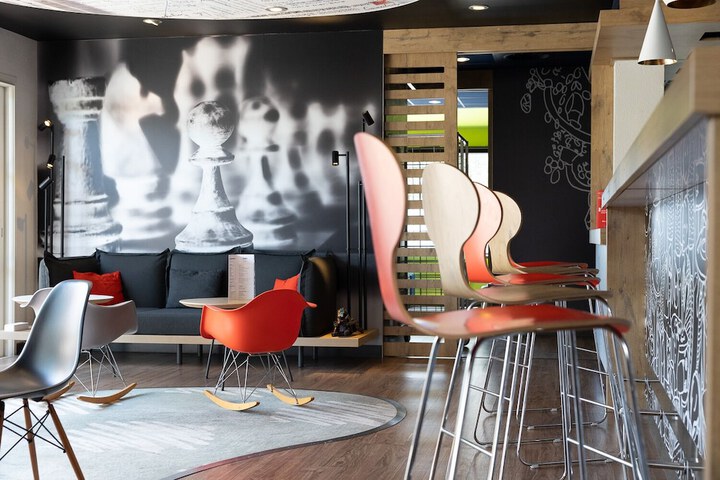 Entrance & Lobby