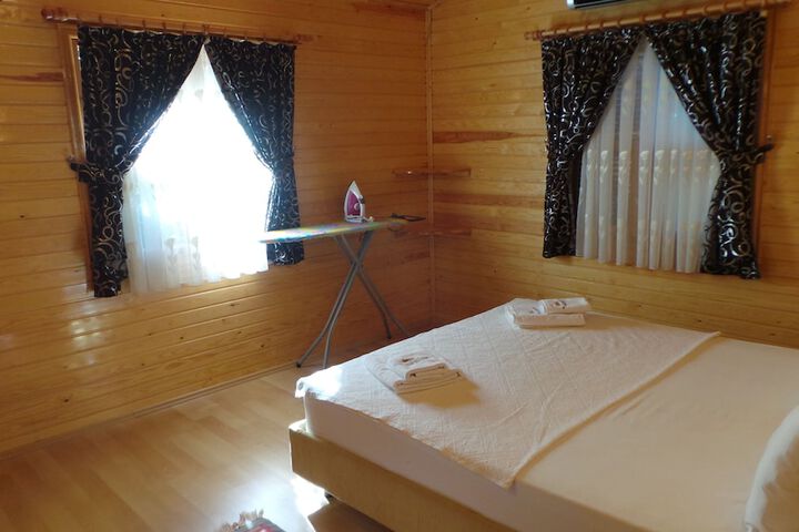 Room 11 of 115