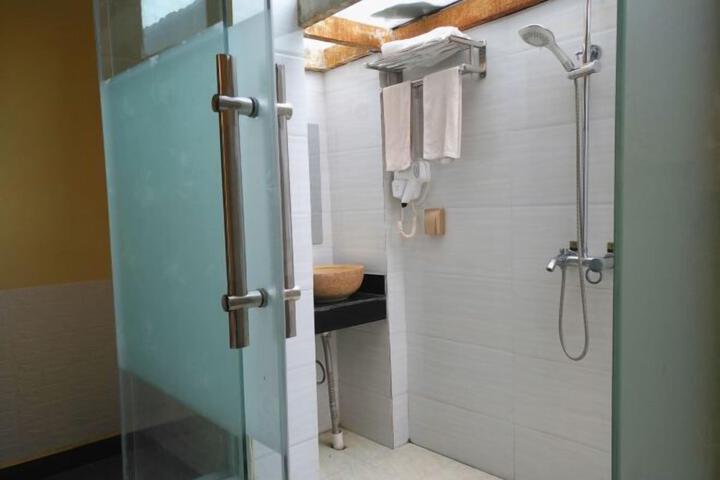 Room 4 of 75