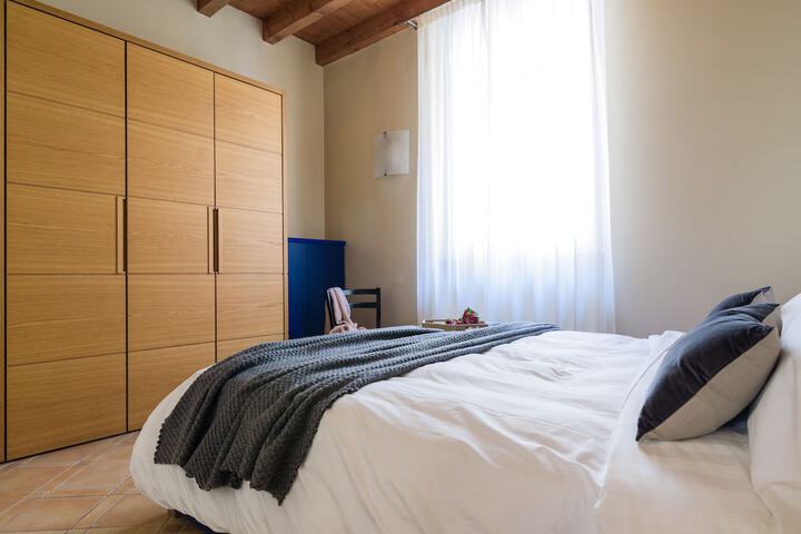 Room 6 of 92