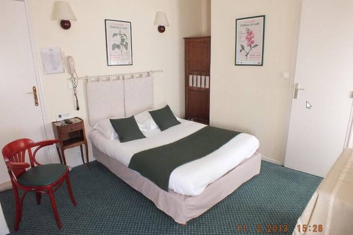 Room 6 of 32