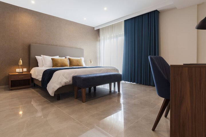 Room 5 of 70