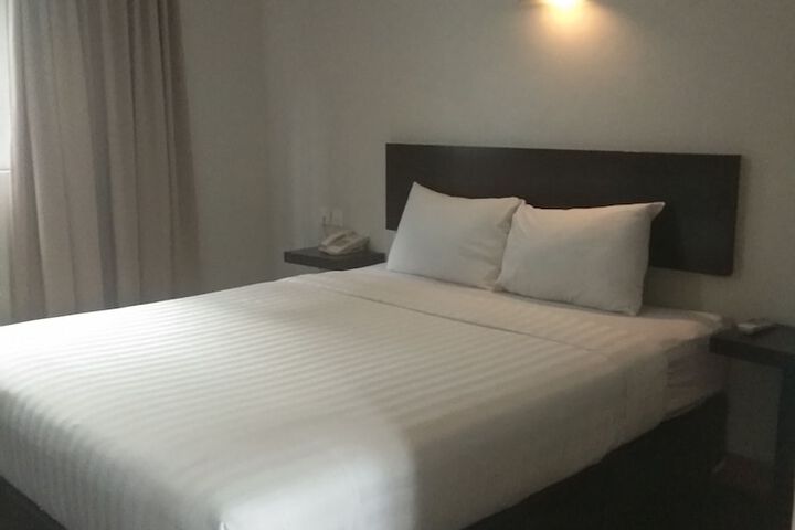 Room 6 of 66