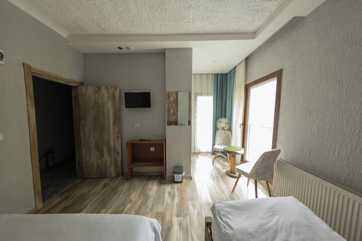 Room 21 of 38