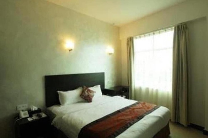 Room 21 of 32