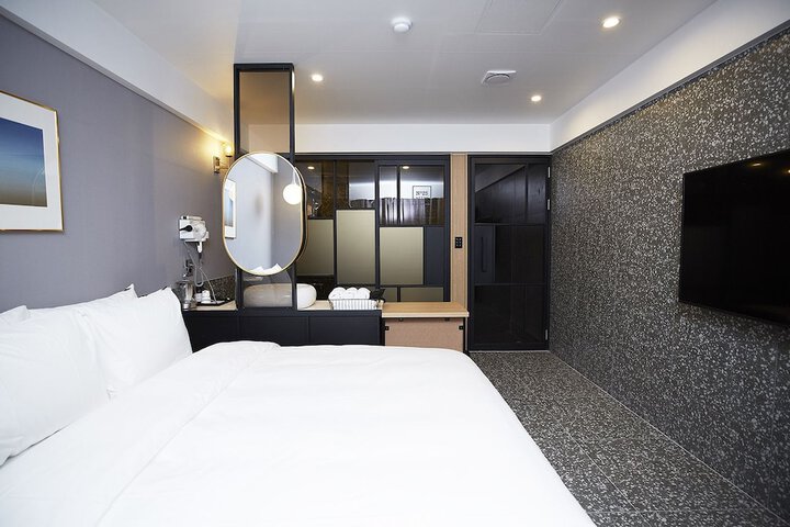 Room 9 of 23