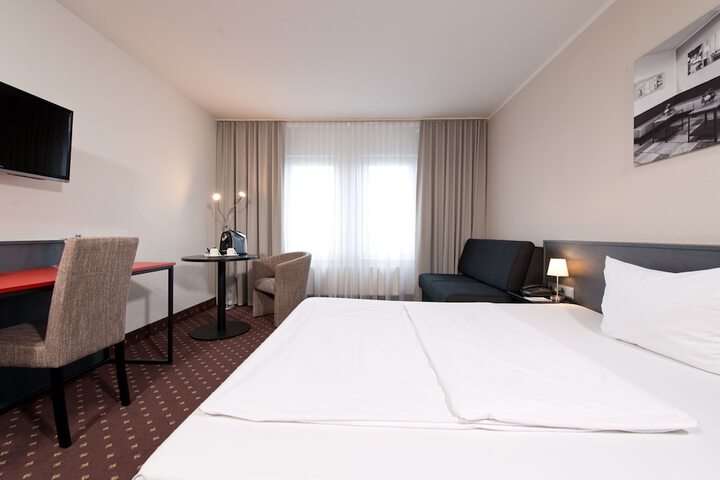 Room 13 of 41