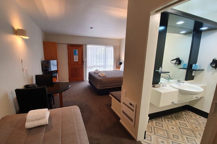 Room 7 of 38