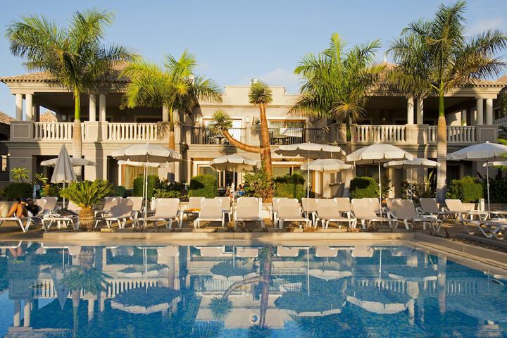 Hotel with Pool