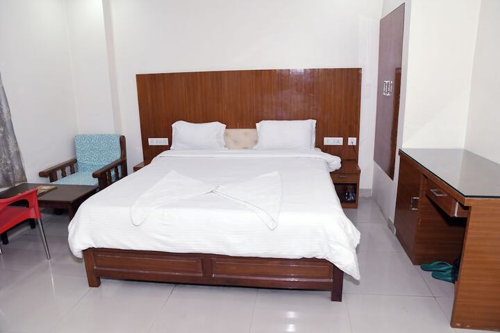Room 10 of 12