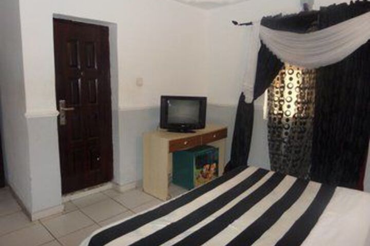 Room 5 of 13