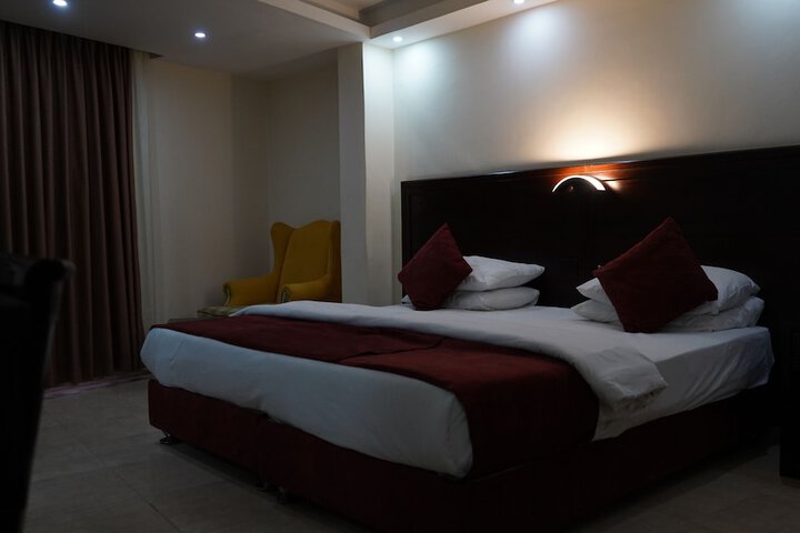 Room 3 of 8