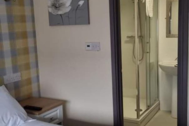 Room 7 of 12