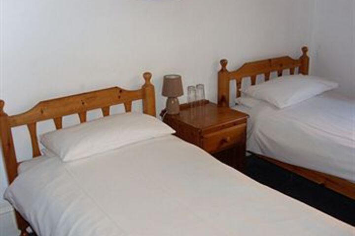 Room 5 of 12