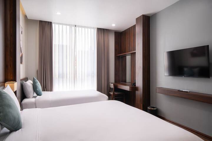 Room 10 of 93