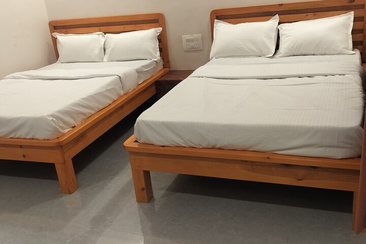 Room 13 of 42