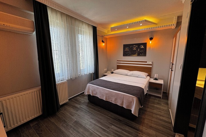 Room 10 of 85