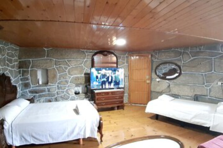 Room 213 of 244