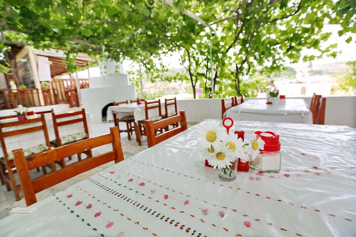 Dining 11 of 25