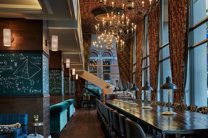 Lobby lounge