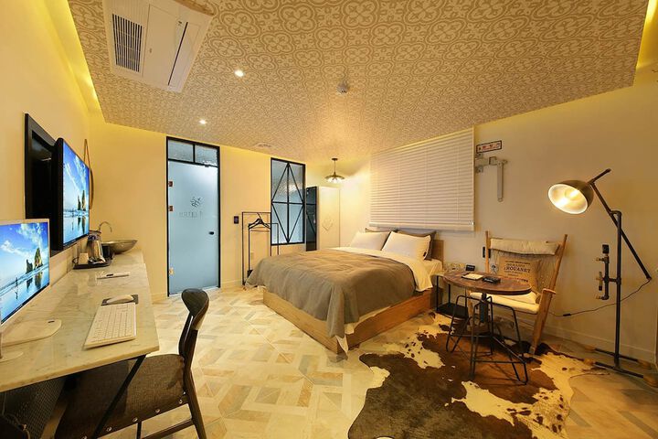 Room 17 of 44