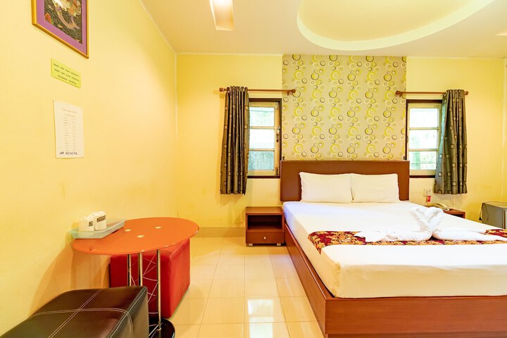 Room 6 of 33