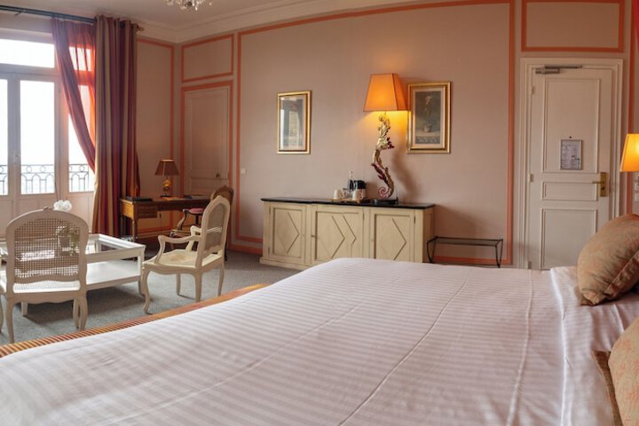 Room 18 of 65
