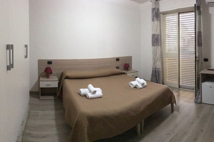 Room 2 of 37