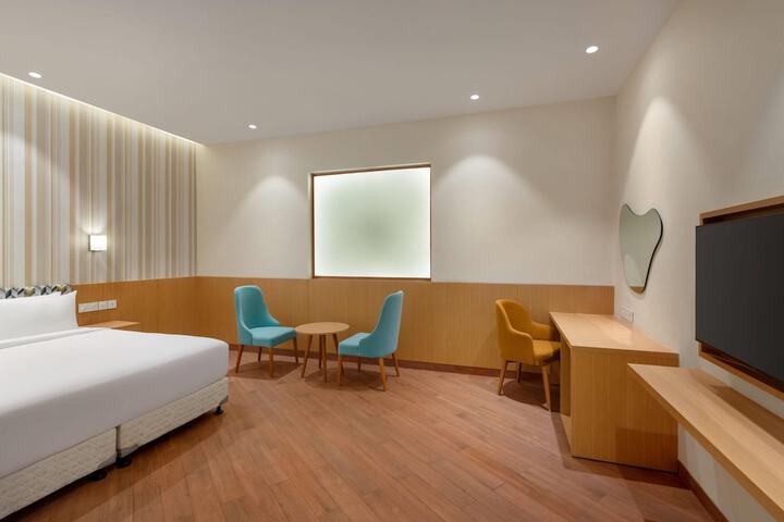 Room 12 of 33
