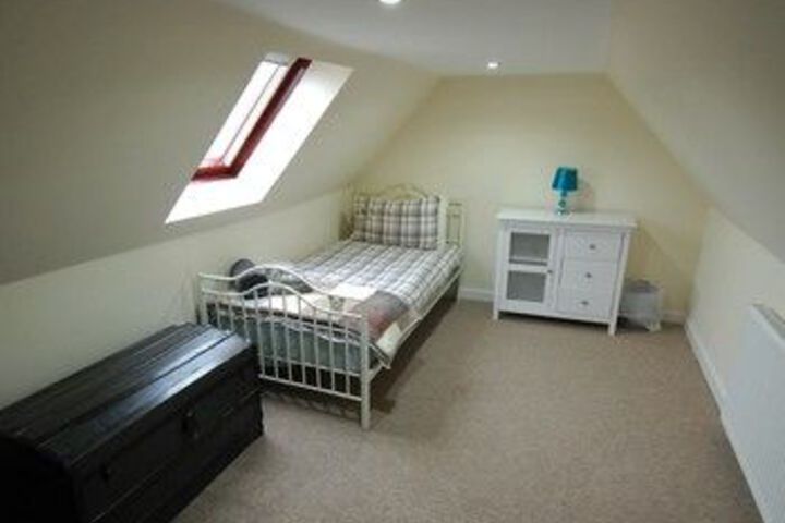 Room 7 of 18