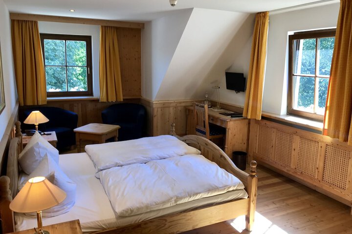 Room 6 of 44