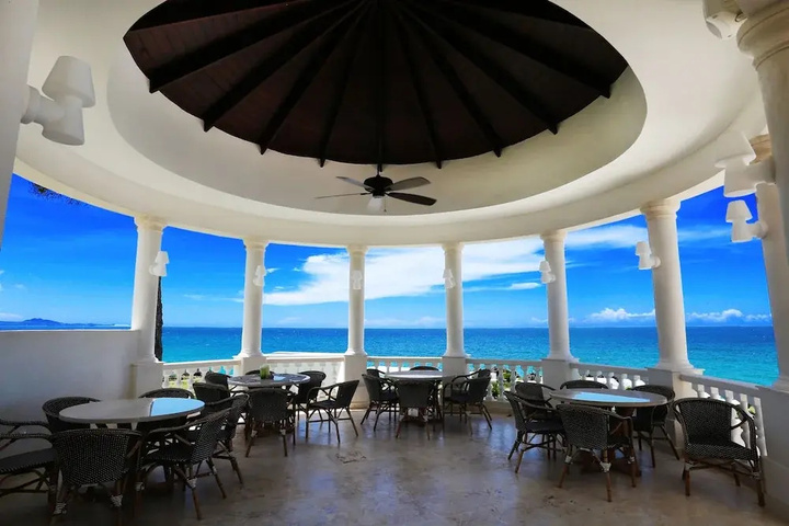 Dining 11 of 14