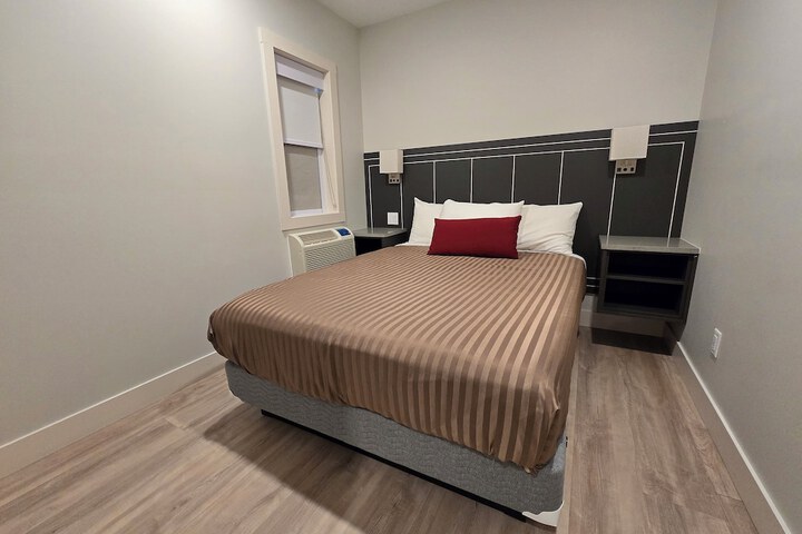 Room 13 of 80