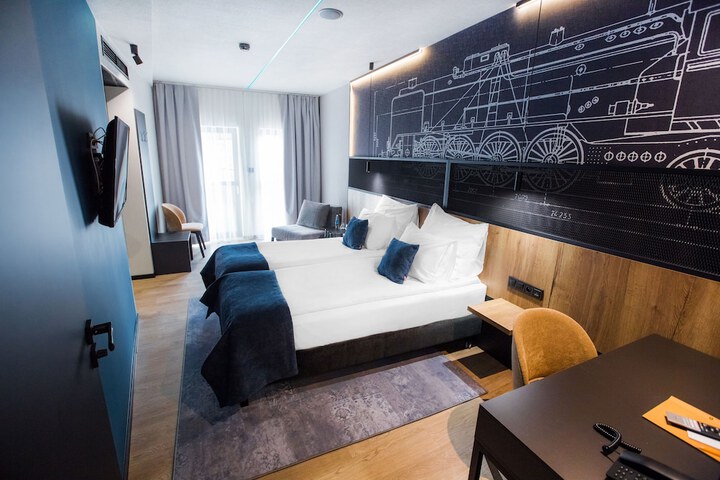 Room 27 of 62