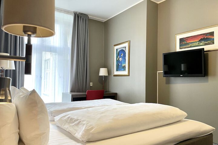 Room 8 of 26