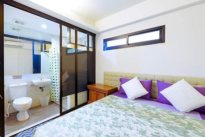 Room 12 of 16