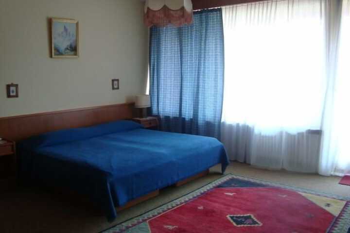 Room 6 of 15