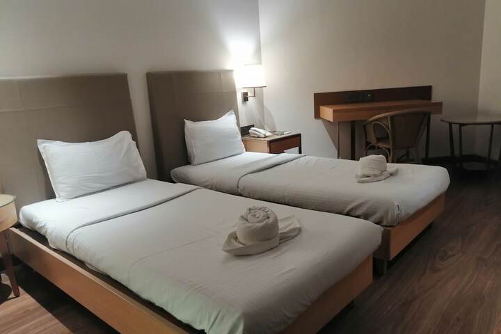 Room 37 of 181