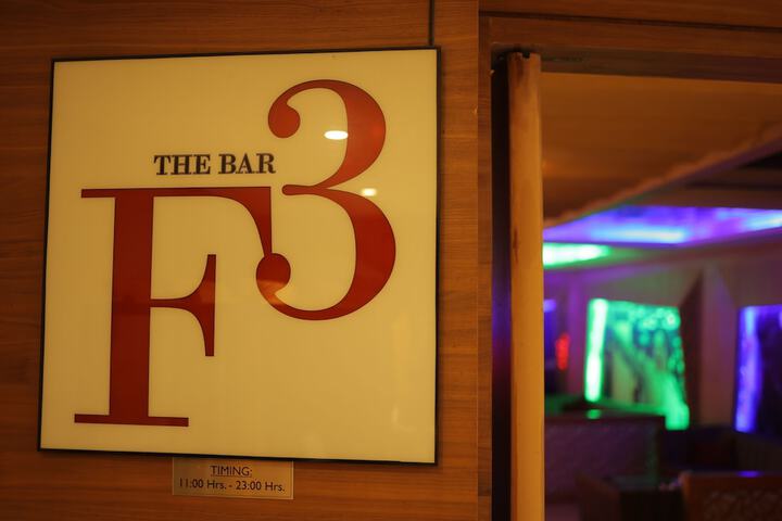Lounge 34 of 45