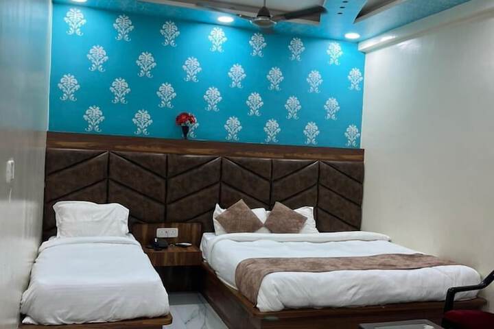 Room 10 of 14