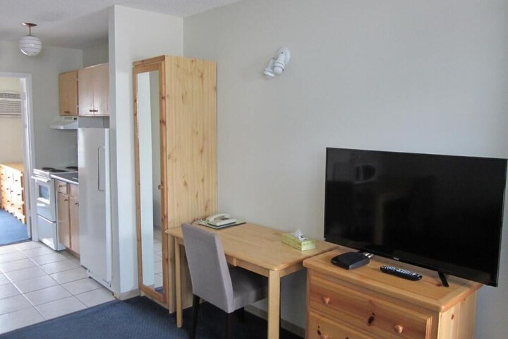 Business Center 25 of 28