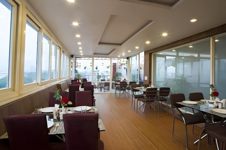 Dining 19 of 27