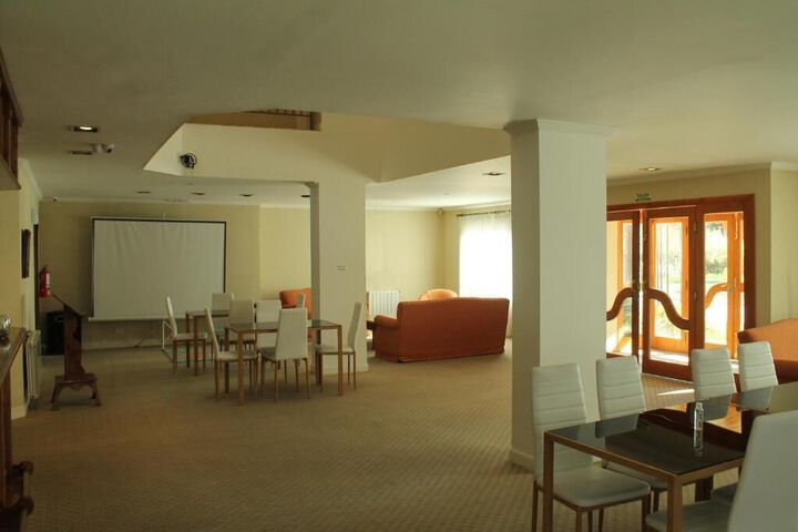 Room 16 of 38