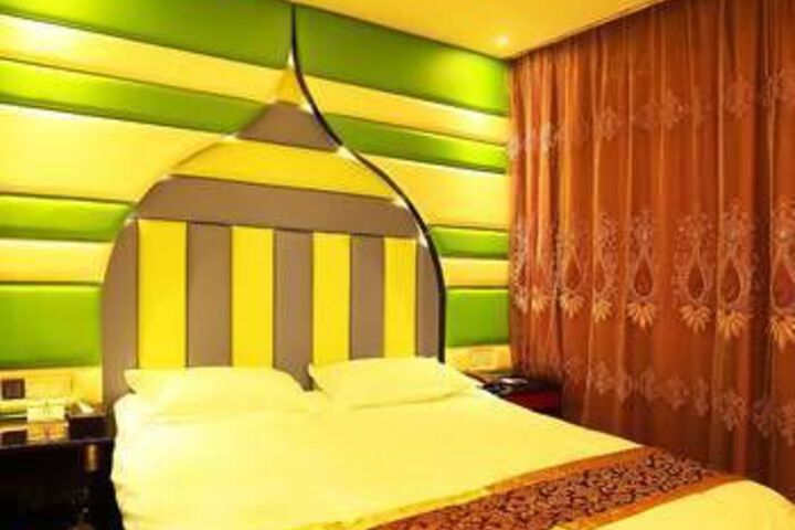 Room 6 of 9