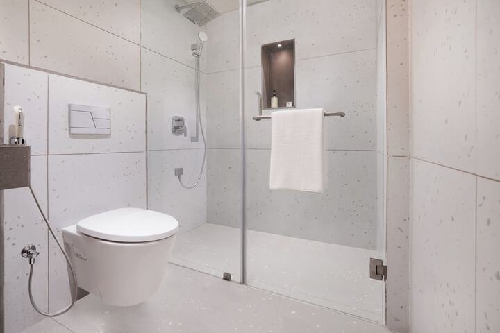 Room 15 of 32