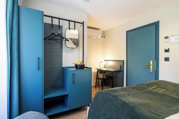 Room 10 of 30