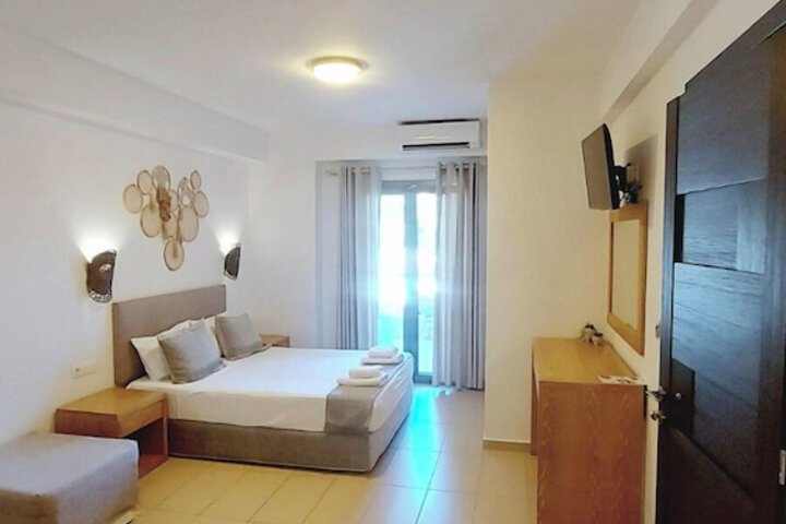 Room 10 of 38