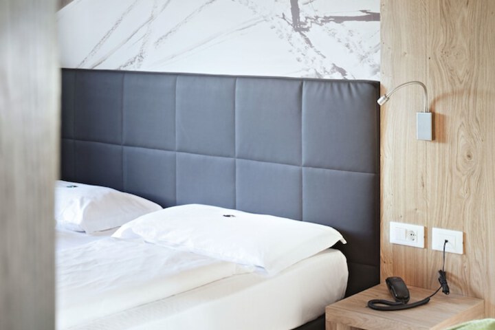 Room 18 of 105