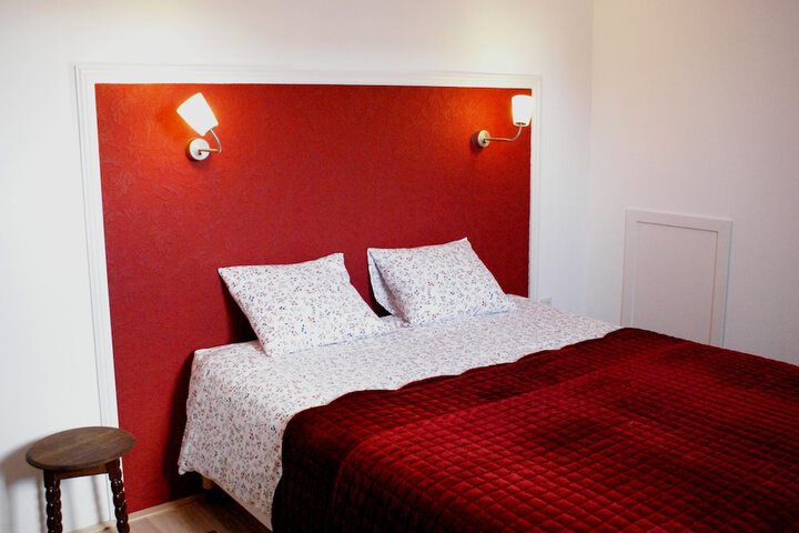 Room 4 of 32