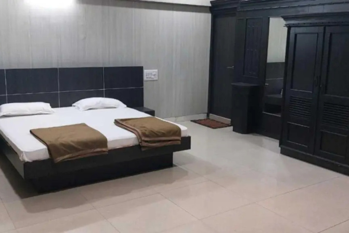 Room 4 of 30